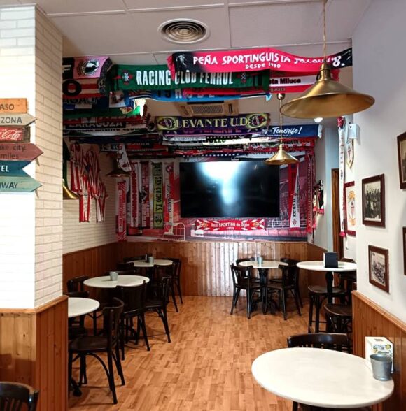 Café Cervecería El Ñeru en Posada de Llanera