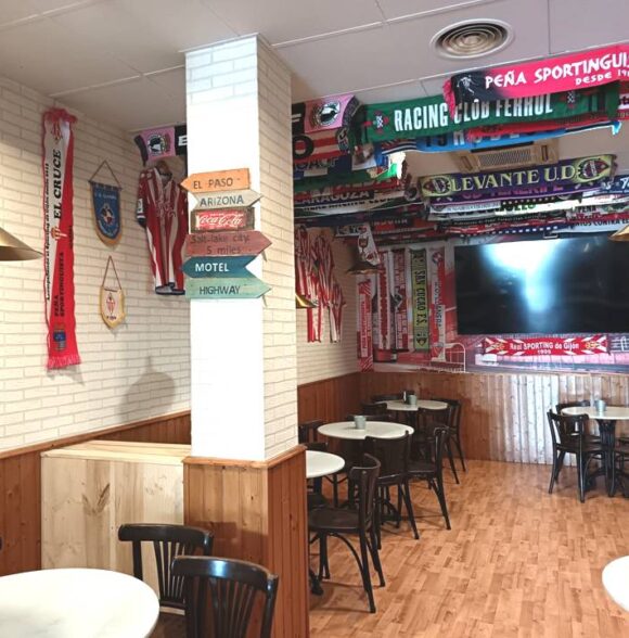 Café Cervecería El Ñeru en Posada de Llanera