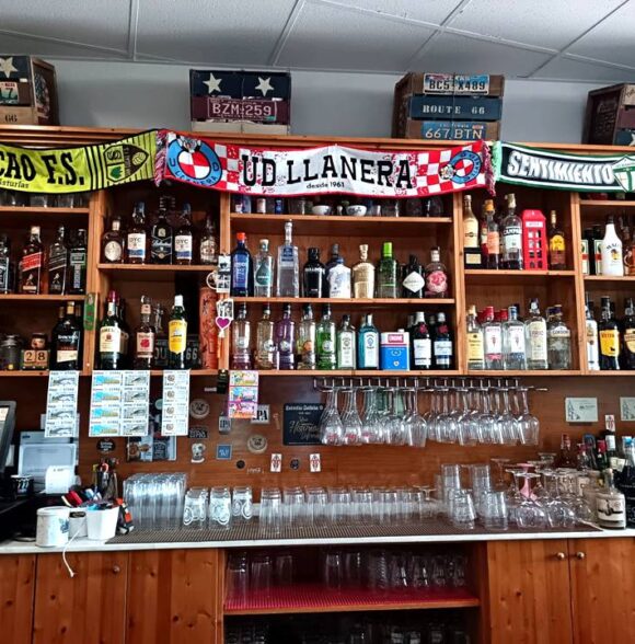 Café Cervecería El Ñeru en Posada de Llanera