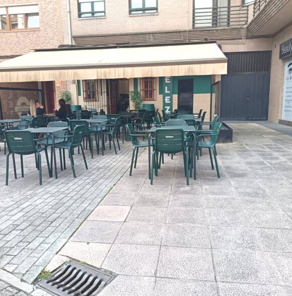 Vélez Plaza en Lugones